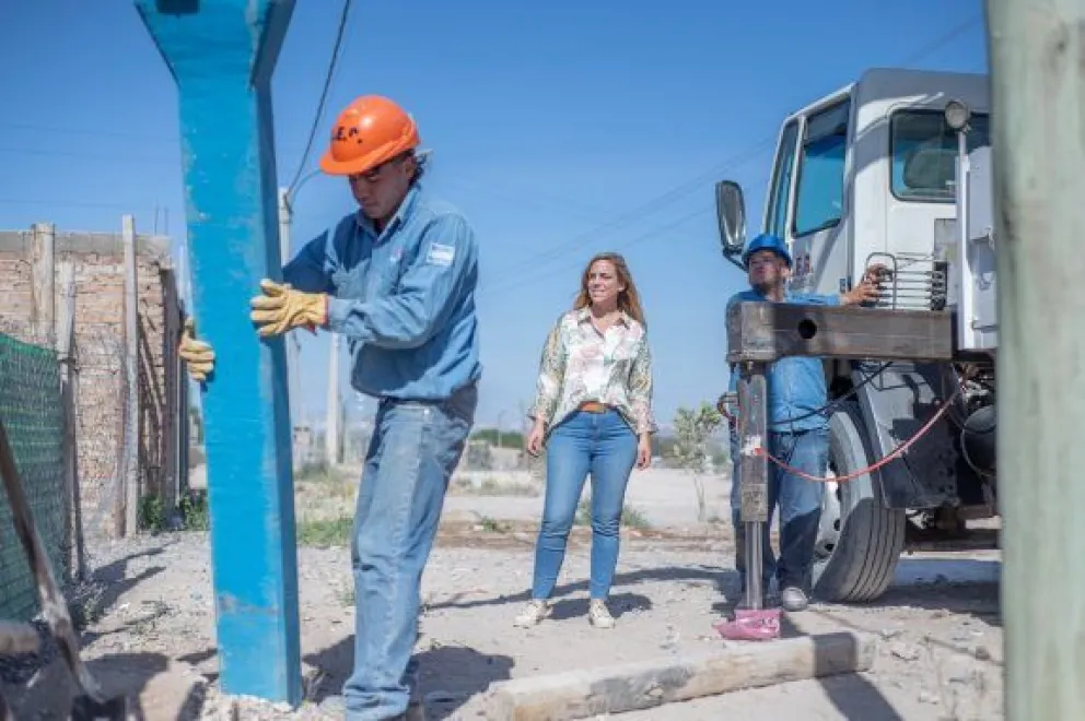 Se instalaron 88 de 100 "pilares sociales" en barrio Aeroclub Norte