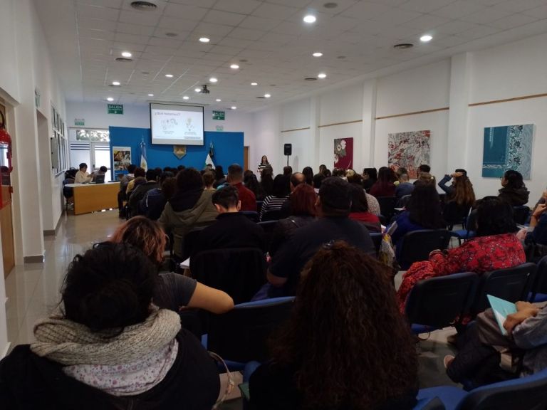 Ochenta y cinco emprendedores de la ciudad se capacitan para mejorar sus servicios