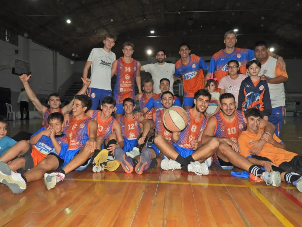 Deportivo Roca sigue ganando y pelea bien arriba en la Liga Federal de Básquet