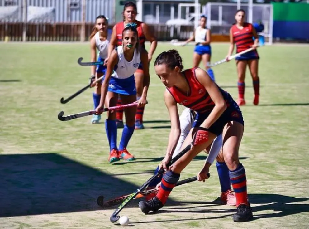El hockey femenino finalizó el Regional de Clubes con victoria 