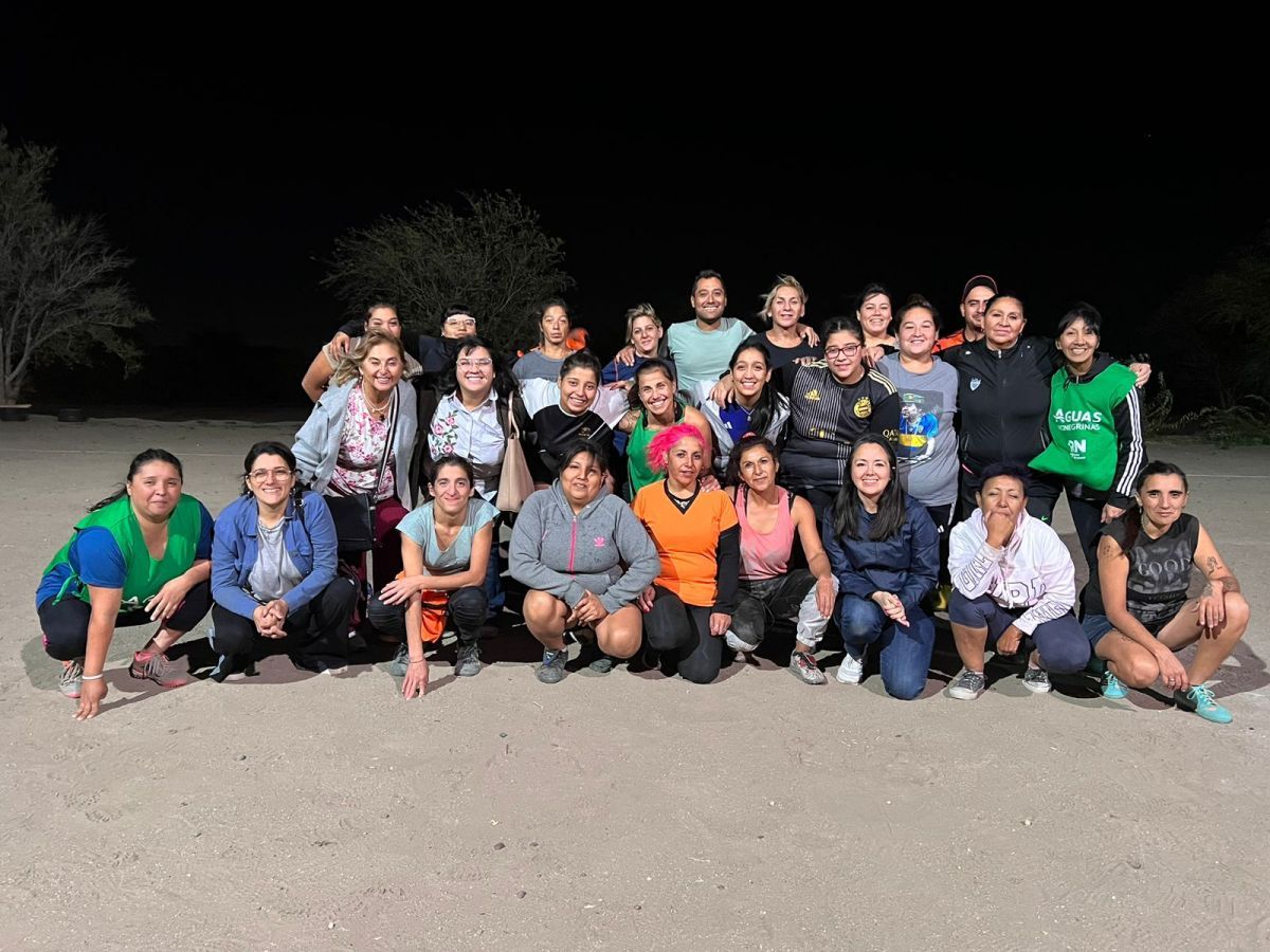 Equipo femenino de f&uacute;tbol del club Fiske Menuco