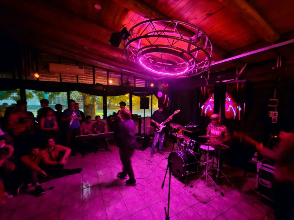 JAM en “420”: un espacio que crece y alimenta la escena musical roquense 