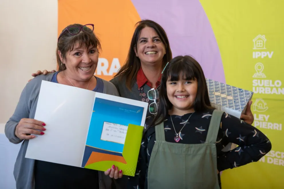 22 familias roquenses recibieron la escritura de su vivienda