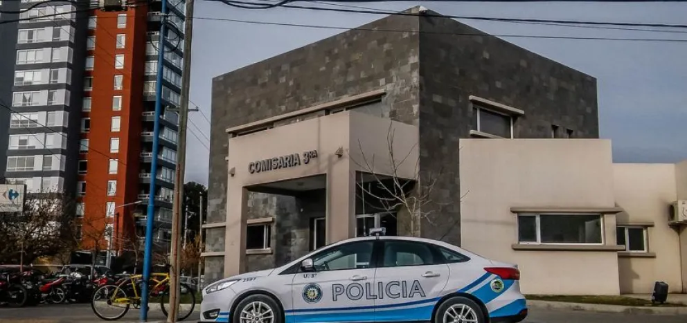Un hombre y una mujer fueron detenidos luego de robar bebidas alcohólicas de un comercio