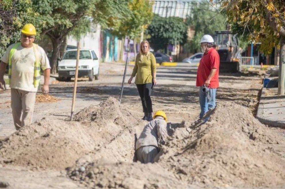 ¿Qué calles de la zona norte de Roca están siendo asfaltadas? 