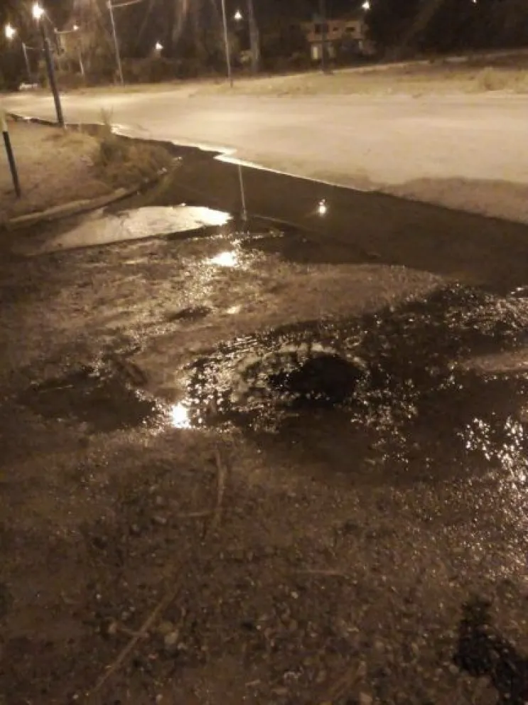 Se labraron otras 61 actas por desbordes de agua y cloacas en Roca