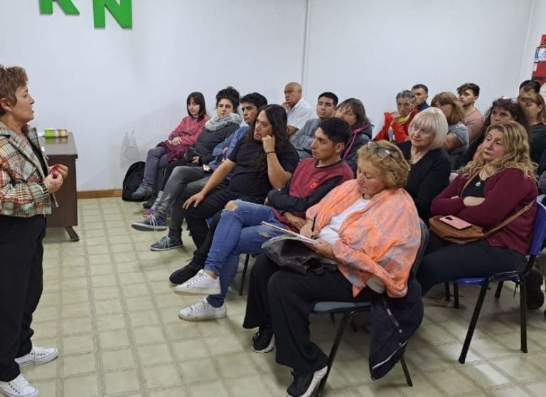 14 cooperativas de Roca participaron de una charla informativa para fomentar el desarrollo del sector