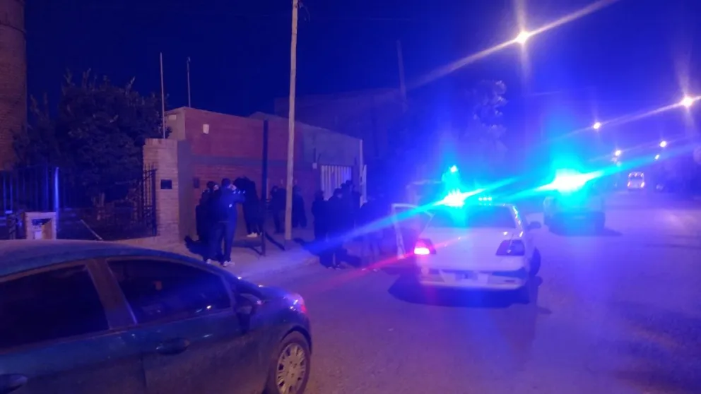 Detuvieron a cuatro delincuentes con armas de fuego y dólares 