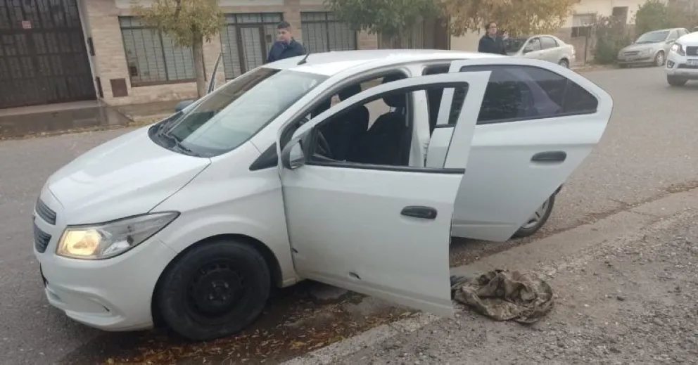 Imputaron a cinco roquenses que circulaban en un auto con impactos de bala