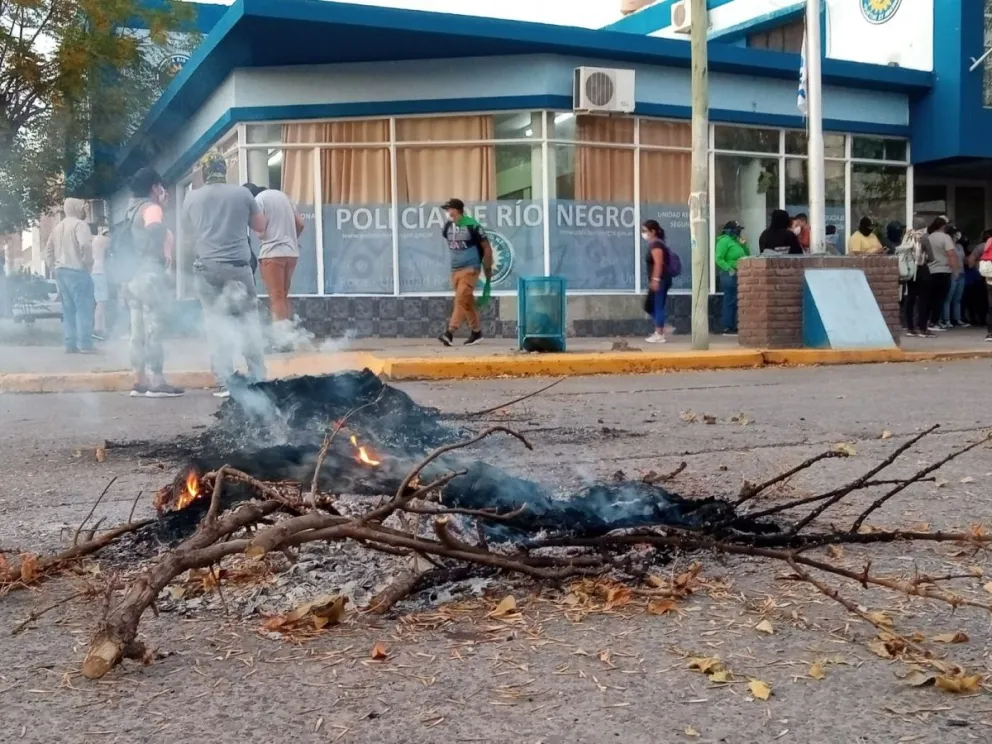 Tras una reunión de los manifestantes y el Gobierno, liberarán la Unidad Regional Segunda
