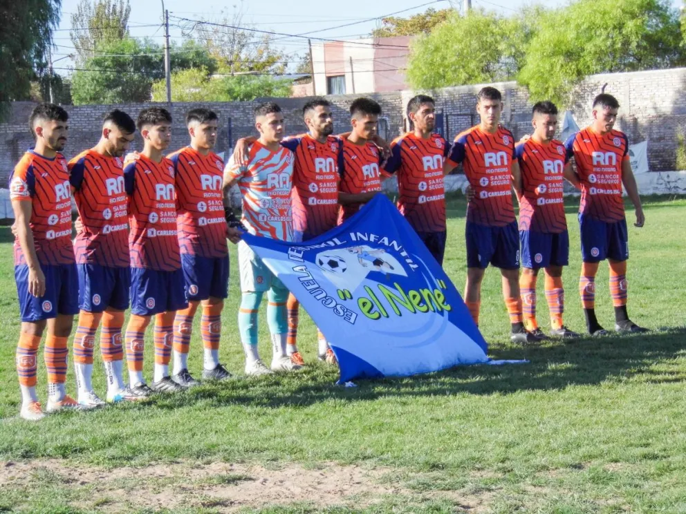 Deportivo Roca sumó de a tres y sigue arriba en la tabla 