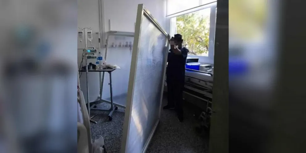 Un enfermero salvó a un paciente que iba a ser aplastado por una mampara