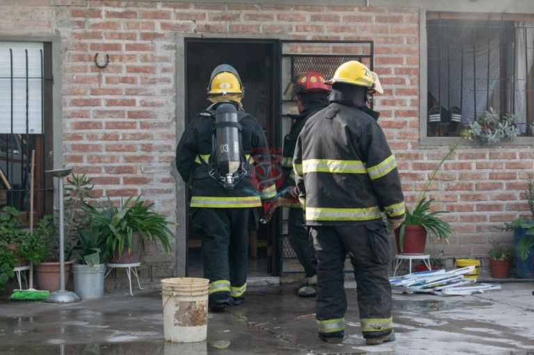 Bomberos desactivaron un principio de incendio en una vivienda