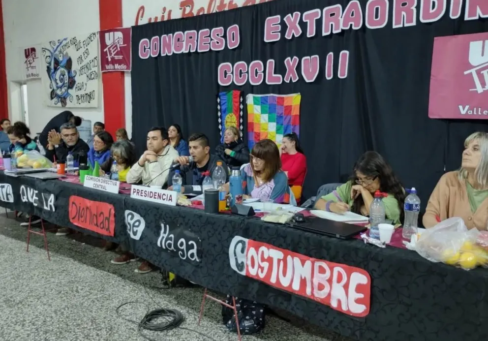 UnTER resolvió aceptar la propuesta del gobierno y rechazó los descuentos por los días de paro