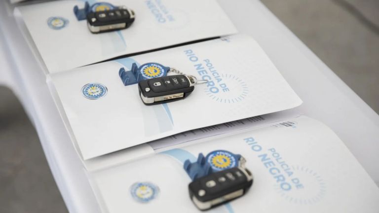 La policía recibió seis vehículos nuevos para las unidades especiales