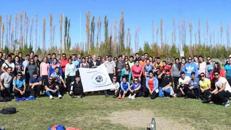 Cien personas participaron del taller de fútbol valorado realizado en Roca
