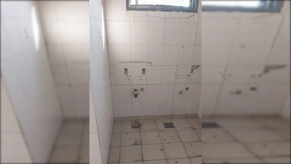 Maldad pura: Rompieron el baño público del Canal Grande y robaron todo lo que encontraron