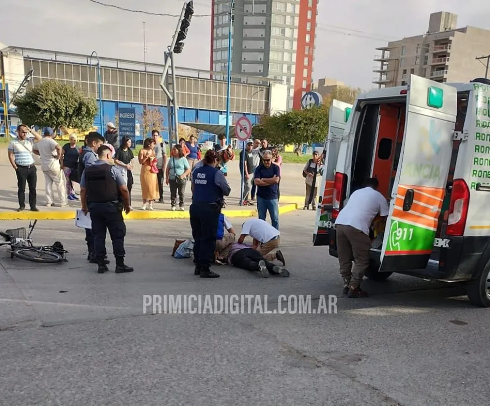Una mujer en estado crítico tras un terrible choque en pleno centro 