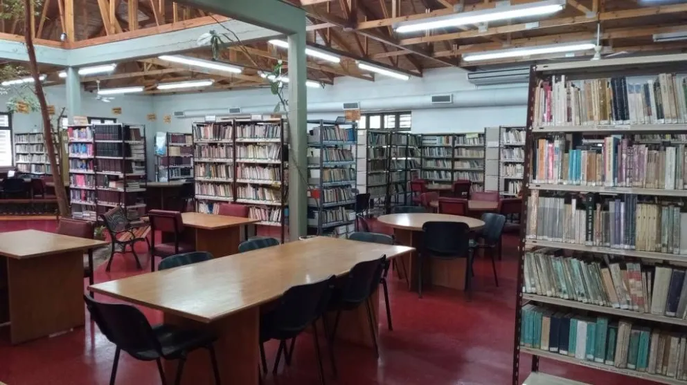 Estudiaba en la biblioteca y le robaron la computadora 