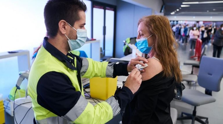 EE.UU. ya no exigirá la vacunación obligatoria de COVID-19 para viajeros extranjeros