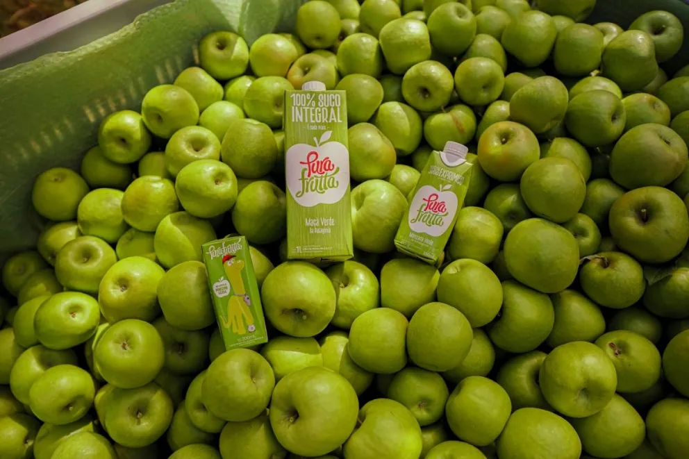 Jugo de manzana 100 por ciento exprimido, de Río Negro al mundo