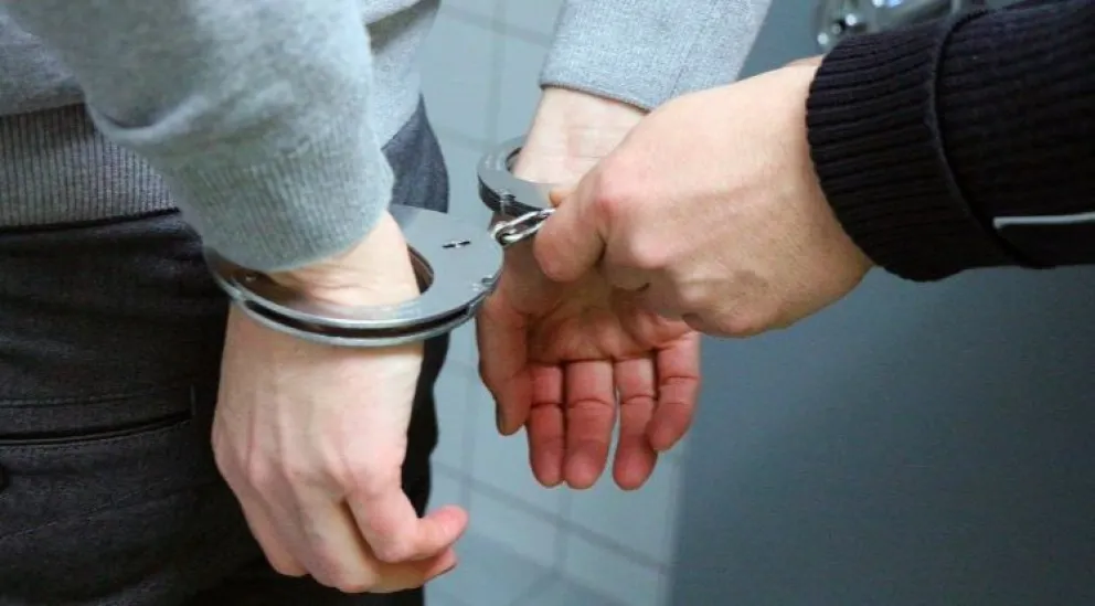 Detienen a un hombre tras asaltar a una comerciante con una picana ecléctrica
