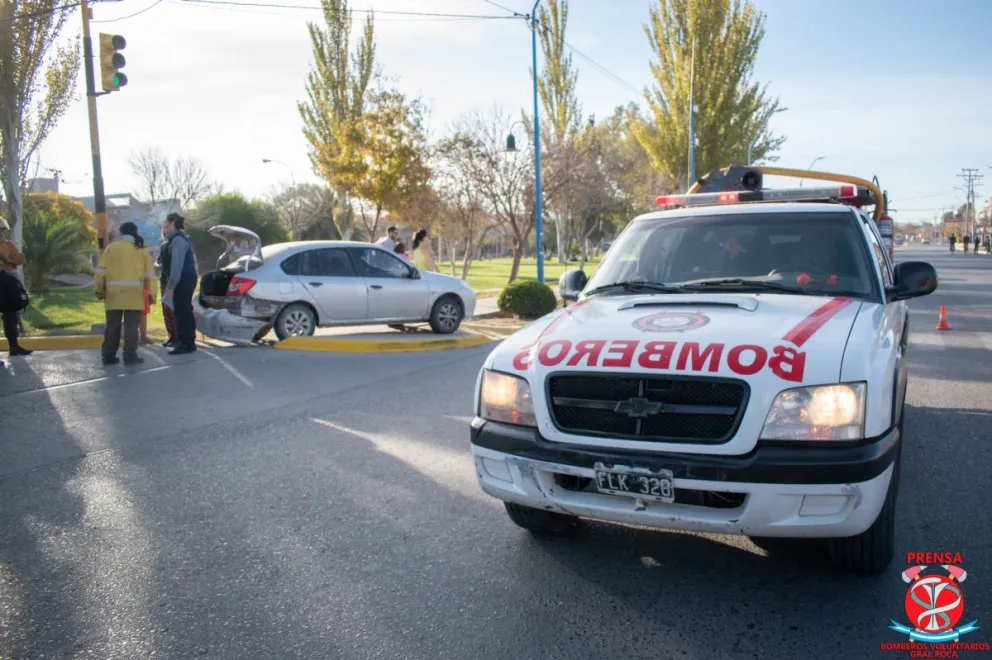 Una camioneta de Bomberos chocó cuando se dirigía a apagar un incendio de pastizales