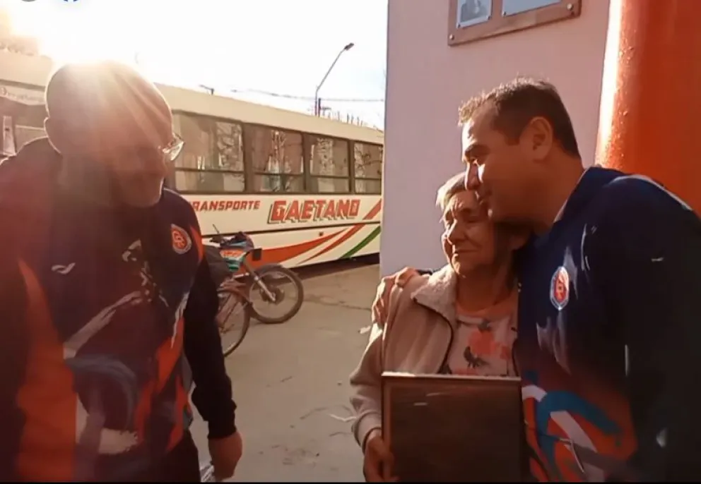 Emoción y lágrimas en el homenaje al “Abuelo” Miranda en el Maiolino