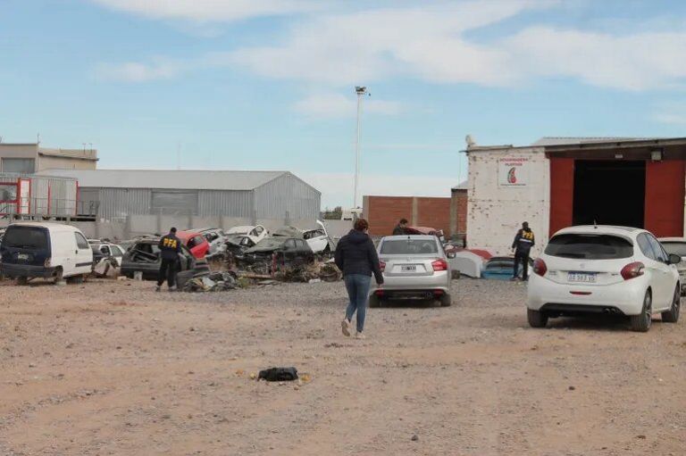 La Policía Federal encabezó allanamientos en desarmaderos de autos de Alta Gama