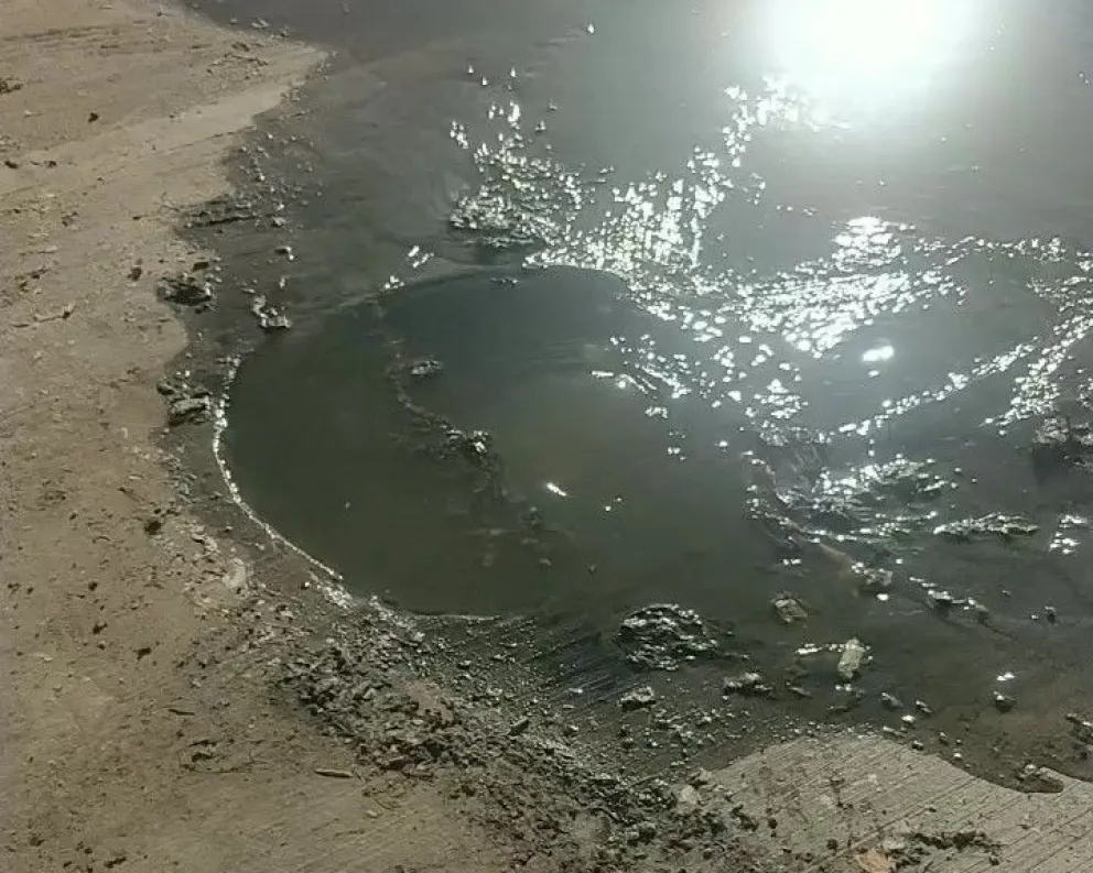 Los desbordes cloacales continúan: ahora reclaman una pérdida en calle Rochdale