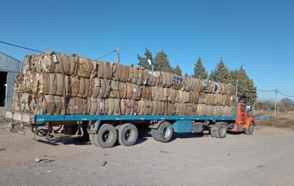 La Cooperativa Recicladora de Roca recicló y vendió 20 toneladas de cartón