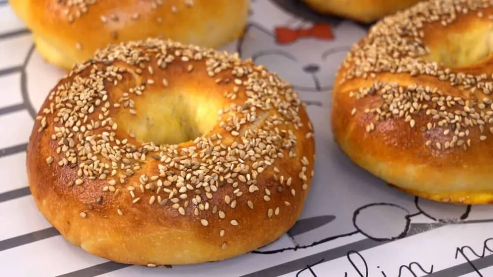 Descubre la receta de bagels caseros: una tendencia neoyorquina en tu desayuno