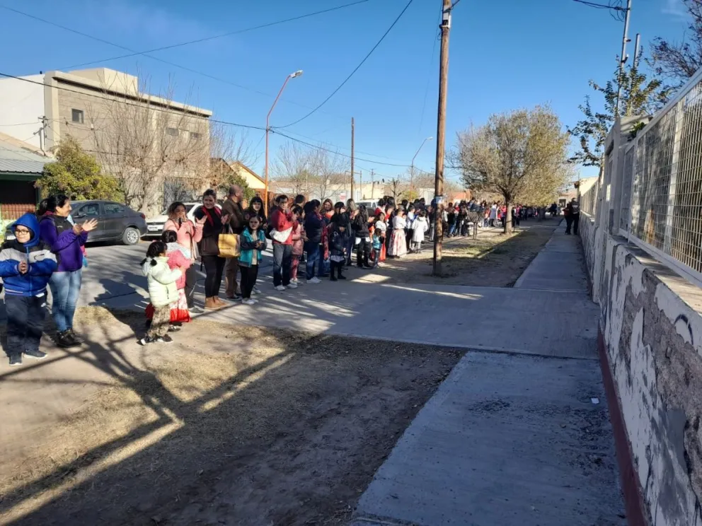 Padres exigen mantenimiento urgente para la Escuela 223 de Villa Obrera  