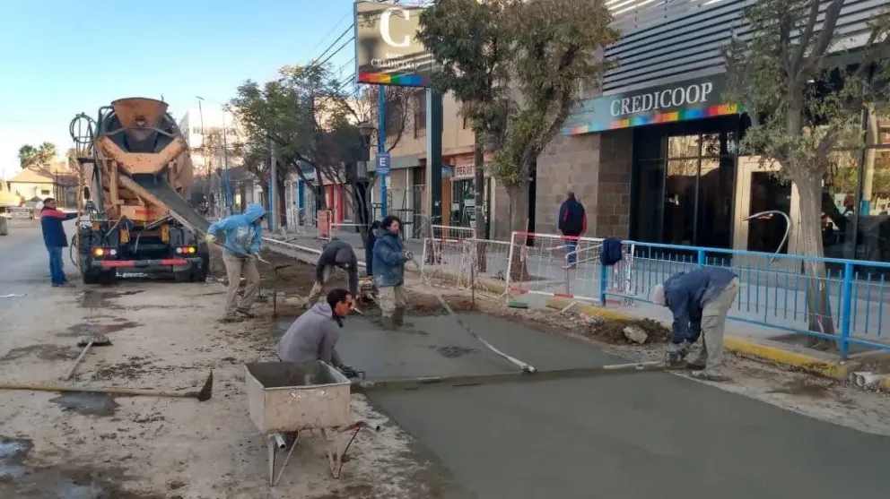 Las dos obras de recambio cloacal en Roca llegan a su fin: ya se puede circular por Jujuy y Rochdale