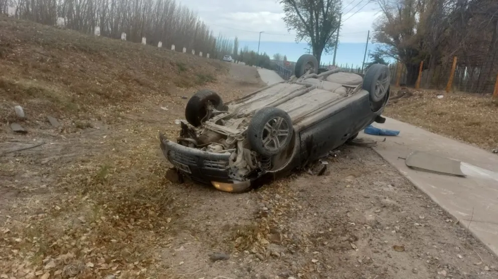 Perdió el control del vehículo y terminó sobre la ciclovía de Ruta 6