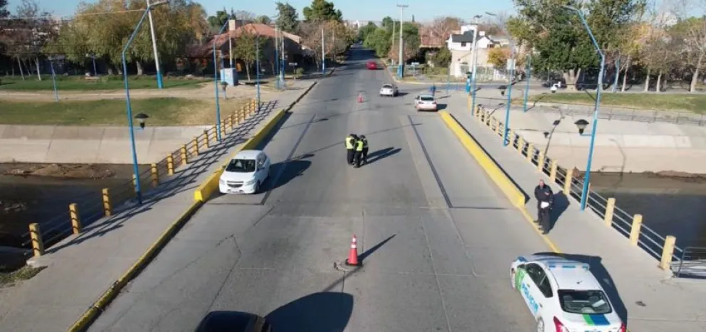 Los operativos policiales el finde en Roca y el Alto Valle identificaron a casi 5000 personas y vehículos