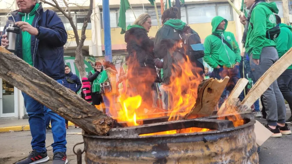 Paro total de ATE: trabajadores paran por precarización laboral y paritaria municipal 