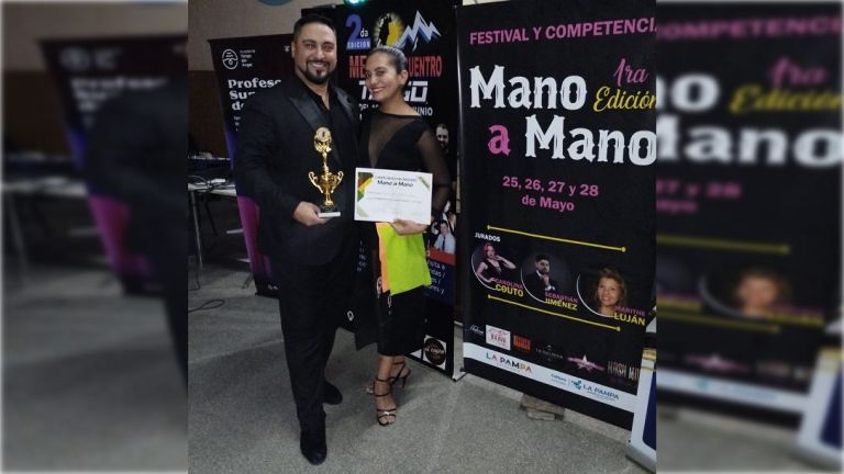 Una pareja roquense ganó el Festival de tango «Mano a Mano» y ya piensa en el Premundial