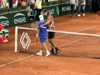 Peque Schwartzman no pudo con el griego Tsitsipas y se despidió de Roland Garros