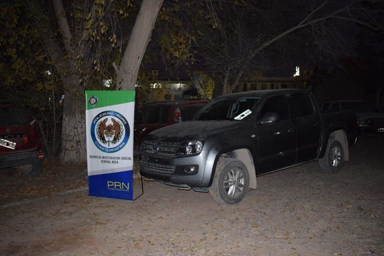 Vecinos lanzaron piedras a la policía para detener el secuestro de una camioneta robada