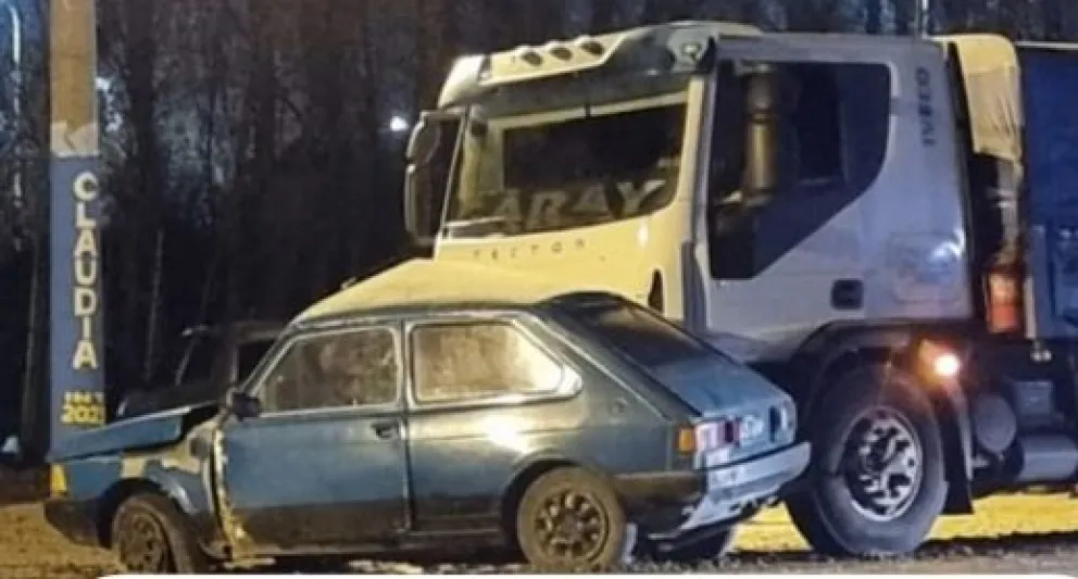 Un camión embistió de lleno con un 147 en el ingreso a Cervantes 