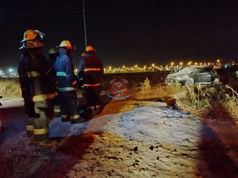 Bomberos rescataron a una mujer embarazada tras un vuelco en la Ruta 65 