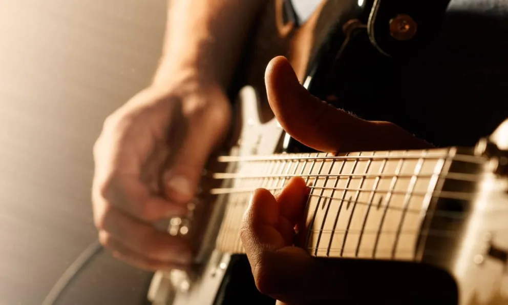 Uno de los mejores guitarrista del país llega a Roca: ¿de quién se trata?