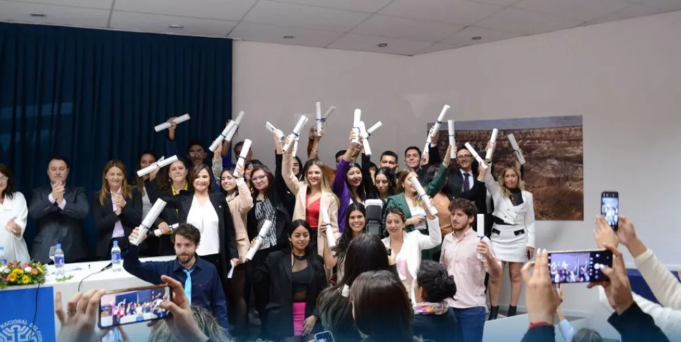Orgullo total: Roca tiene 35 nuevos egresados y egresadas de la Fadecs