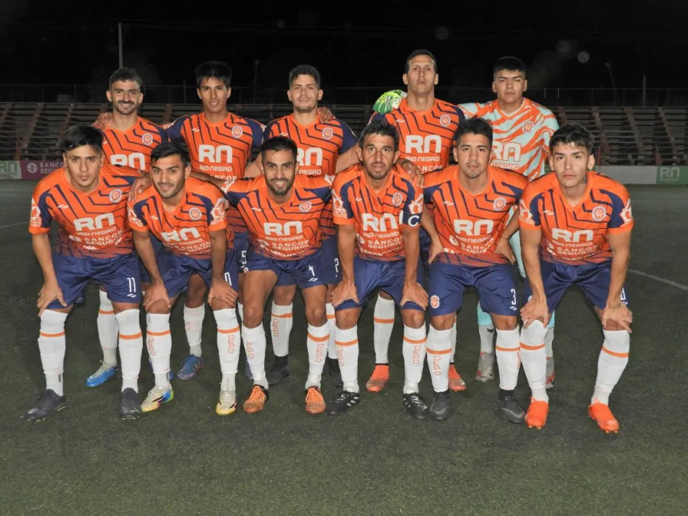 Goleó el Deportivo Roca y se acerca a la final del Clasificatorio para el Torneo Regional Amateur
