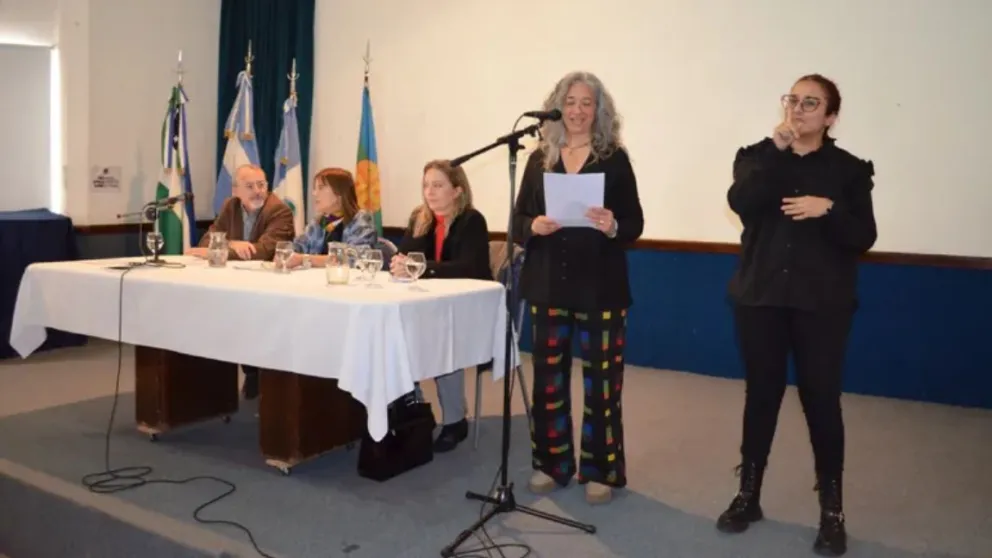 La UNCo impulsa la Tecnicatura en Interpretación de Lengua de Señas Argentina-Española. 