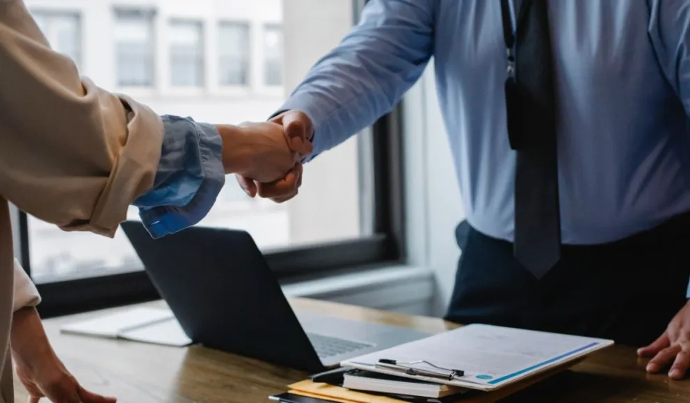 Oportunidad laboral en Roca: Empresa de transporte busca personal con experiencia en ventas 