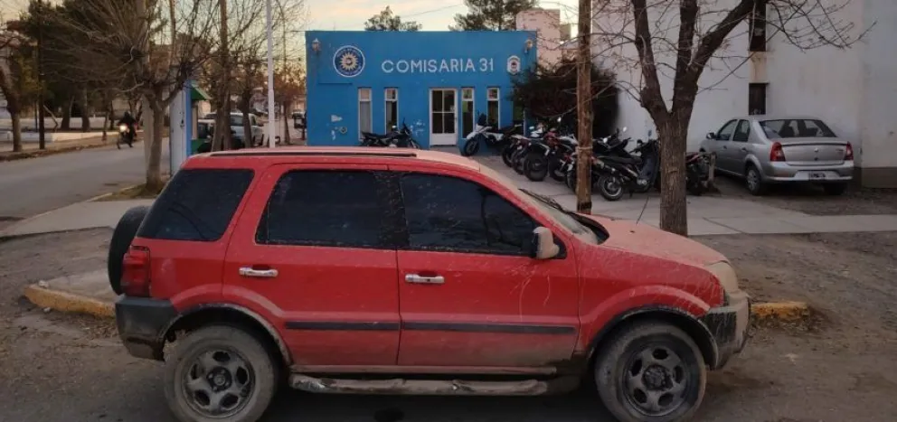 Luego de una persecución recuperaron una camioneta robada en Roca 