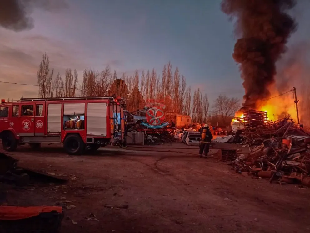 Desde Bomberos remarcaron que el número de emergencia es el 100. Foto gentileza Bomberos Voluntarios General Roca.
