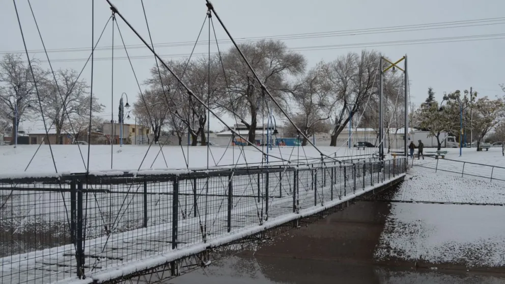 ¿Se viene la nieve?: el próximos lunes y martes Roca podría volver a "vestirse de blanco"
